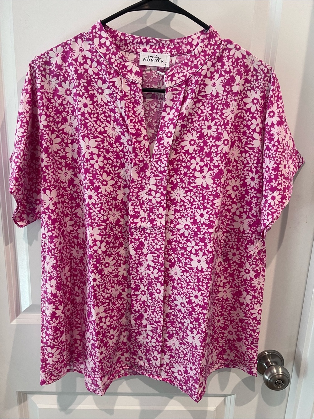 Wonderly Floral Split-Neck Blouse in Fuchsia White